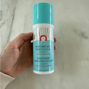 First Aid Beauty Brightening Micro Powder Exfoliant with Vitamin C